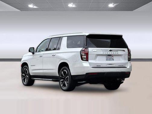 Iridescent Pearl Tricoat 2023 Chevrolet Suburban Premier