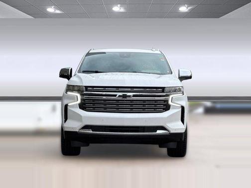 Iridescent Pearl Tricoat 2023 Chevrolet Suburban Premier
