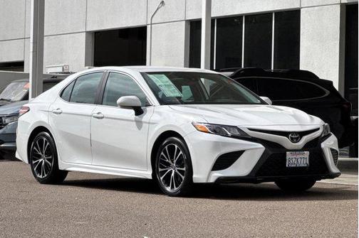 2020 Toyota Camry SE