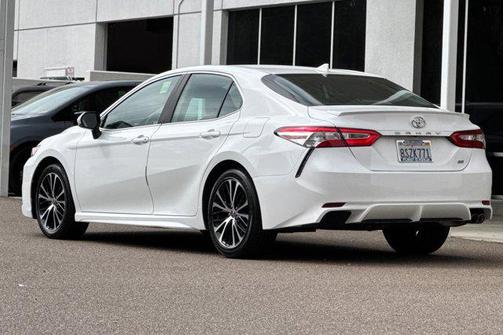 2020 Toyota Camry SE