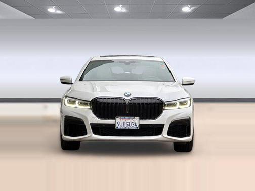 Mineral White Metallic 2020 BMW 740 740i