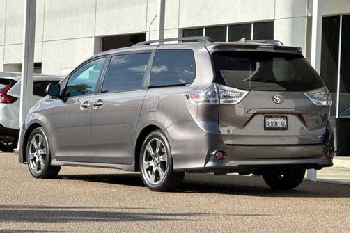 2019 Toyota Sienna SE