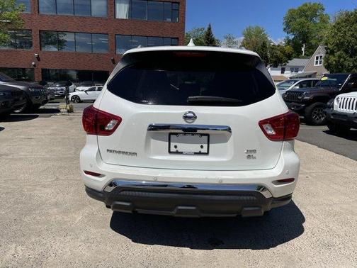 2020 Nissan Pathfinder SL