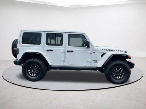 Bright White Clearcoat 2024 Jeep Wrangler Rubicon