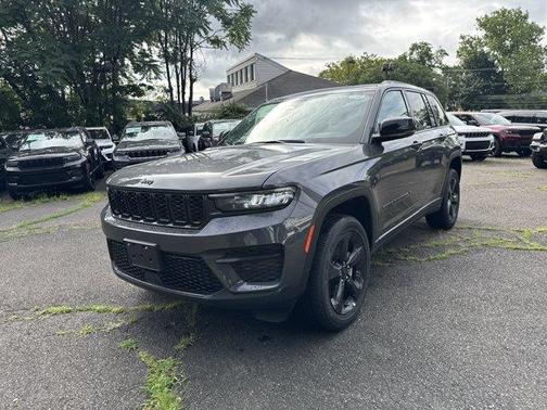 2025 Jeep Grand Cherokee Laredo