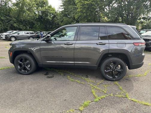 2025 Jeep Grand Cherokee Laredo