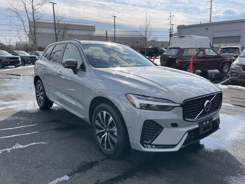 2025 Volvo XC60 B5 Plus