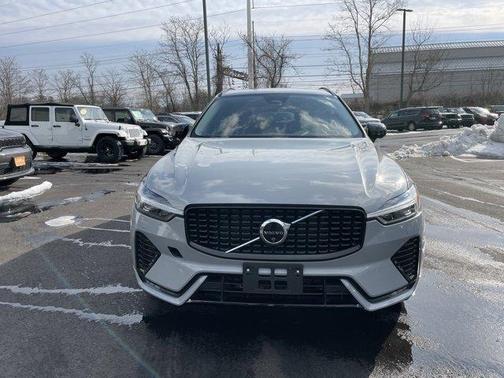 2025 Volvo XC60 B5 Plus