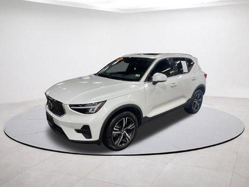 2025 Volvo XC40 B5 Core Bright Theme