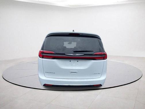 Bright White Clearcoat 2024 Chrysler Pacifica Limited
