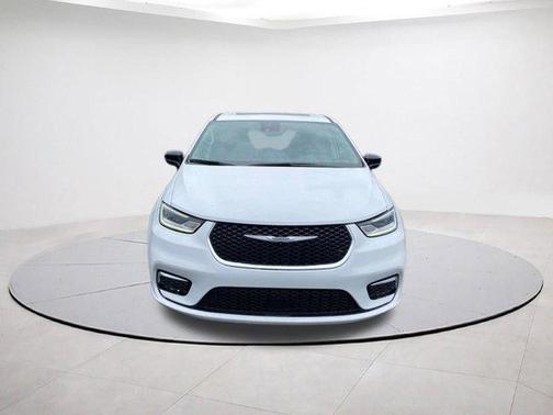 Bright White Clearcoat 2024 Chrysler Pacifica Limited