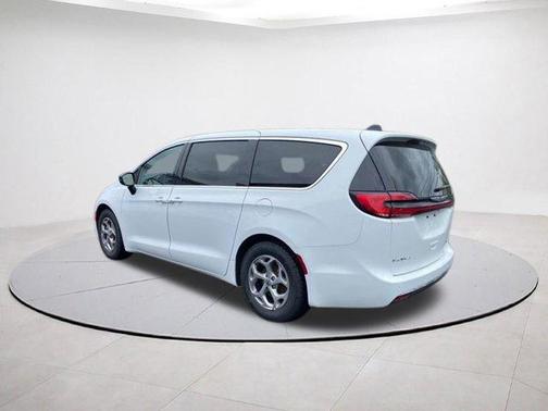 Bright White Clearcoat 2024 Chrysler Pacifica Limited