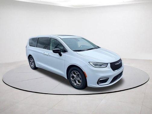 Bright White Clearcoat 2024 Chrysler Pacifica Limited