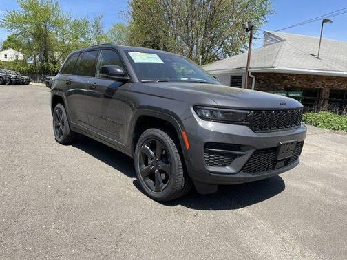 2025 Jeep Grand Cherokee Laredo