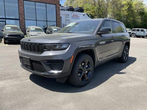 2025 Jeep Grand Cherokee Laredo