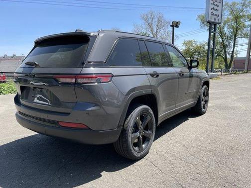 2025 Jeep Grand Cherokee Laredo