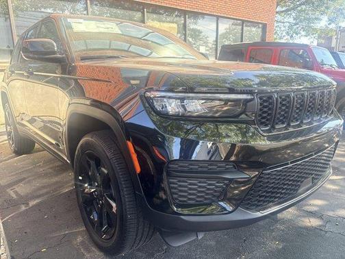 2025 Jeep Grand Cherokee Laredo