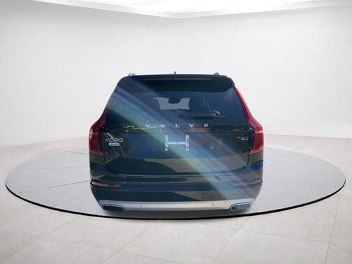 2016 Volvo XC90 T6 Momentum