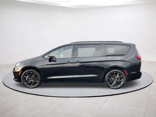 2023 Chrysler Pacifica Touring-L