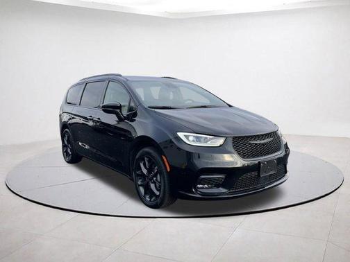 2023 Chrysler Pacifica Touring-L