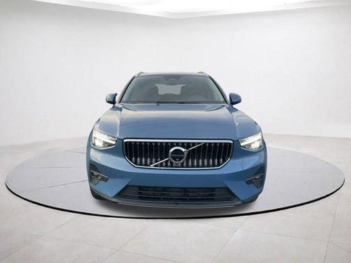 2025 Volvo XC40 B5 Plus Bright Theme