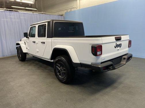 2024 Jeep Gladiator Sport