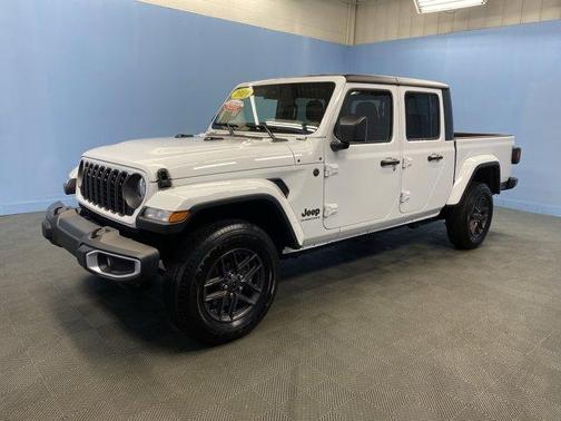 2024 Jeep Gladiator Sport