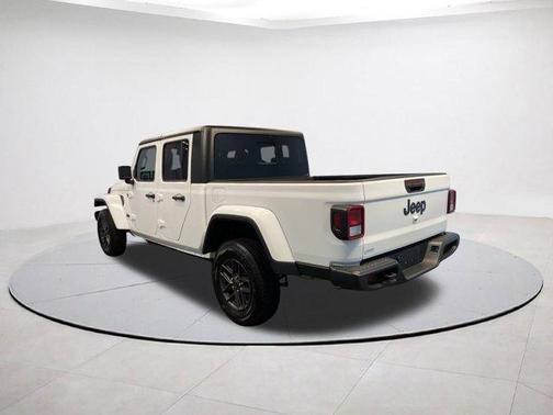 2024 Jeep Gladiator Sport