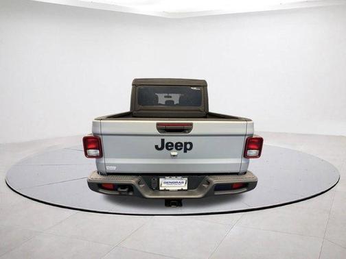 2022 Jeep Gladiator Sport