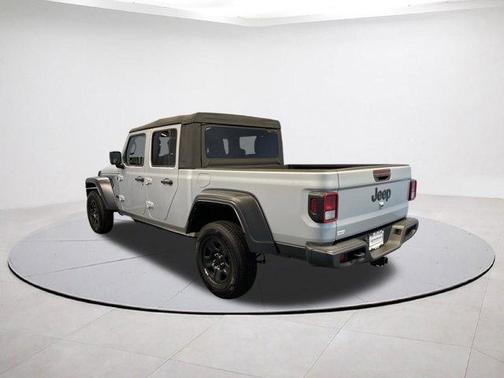 2022 Jeep Gladiator Sport