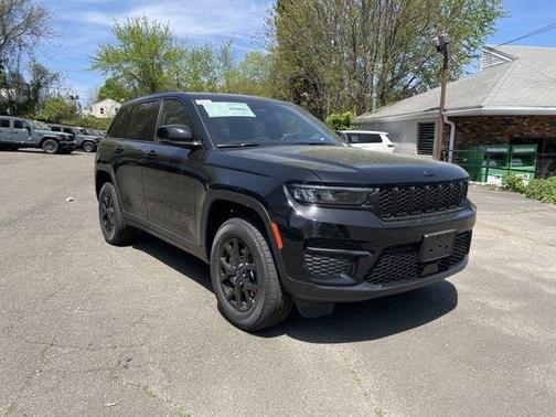 2025 Jeep Grand Cherokee Laredo