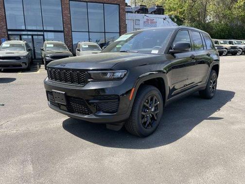 2025 Jeep Grand Cherokee Laredo