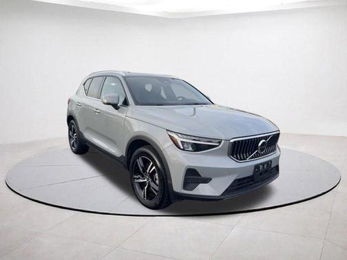 2025 Volvo XC40 B5 Core Bright Theme