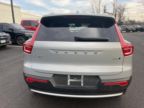 2025 Volvo XC40 B5 Core Bright Theme