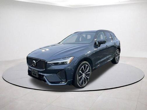 2025 Volvo XC60 B5 Plus