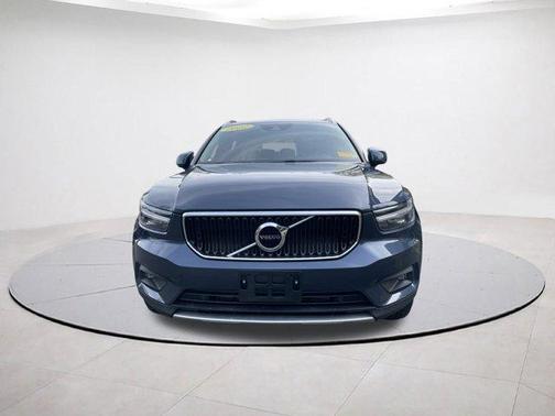 2022 Volvo XC40 T5 Momentum