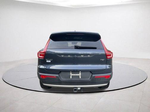 2022 Volvo XC40 T5 Momentum
