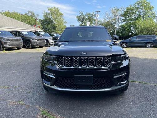 2022 Jeep Grand Cherokee Summit