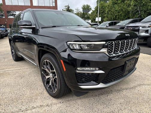 2022 Jeep Grand Cherokee Summit