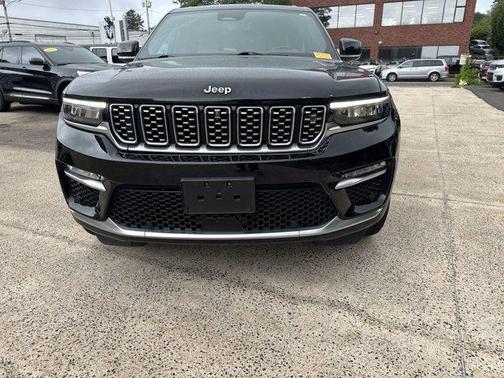 2022 Jeep Grand Cherokee Summit