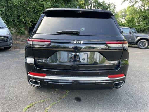 2022 Jeep Grand Cherokee Summit