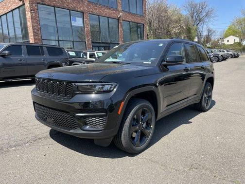 2025 Jeep Grand Cherokee Laredo