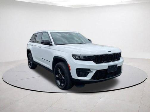 Bright White Clearcoat 2023 Jeep Grand Cherokee Altitude