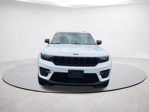 Bright White Clearcoat 2023 Jeep Grand Cherokee Altitude