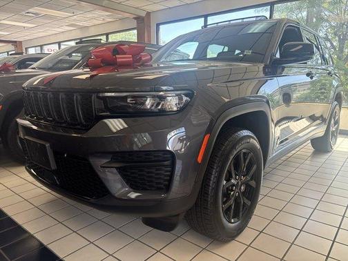 2025 Jeep Grand Cherokee Laredo