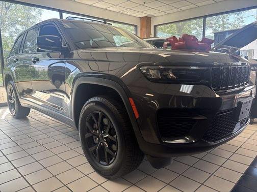 2025 Jeep Grand Cherokee Laredo