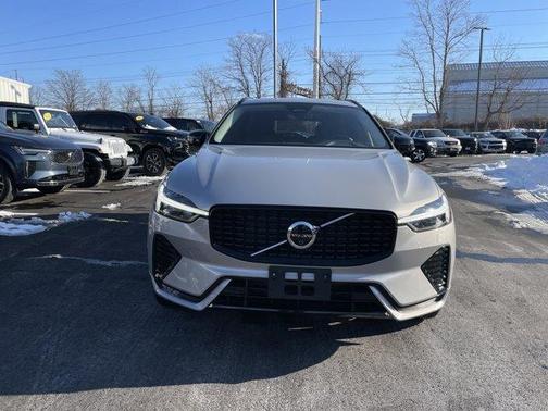2025 Volvo XC60 B5 Plus