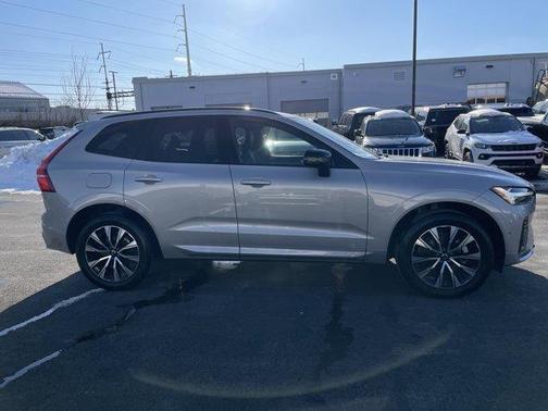 2025 Volvo XC60 B5 Plus