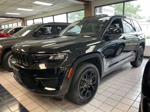 2025 Jeep Grand Cherokee Laredo