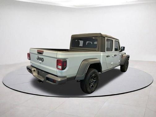 2022 Jeep Gladiator Sport